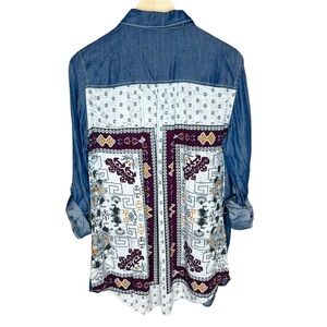 Coco + Jameson Printed Panel Back Chambray Button Up Shirt Size Large